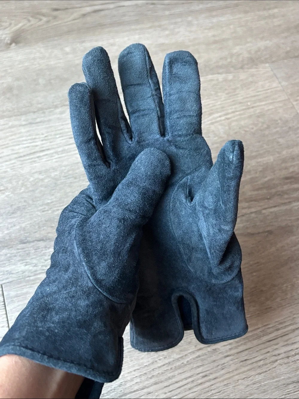 Isotoner women’s suede Navy Blue Leather Lined Driving Gloves. - Picture 8 of 8